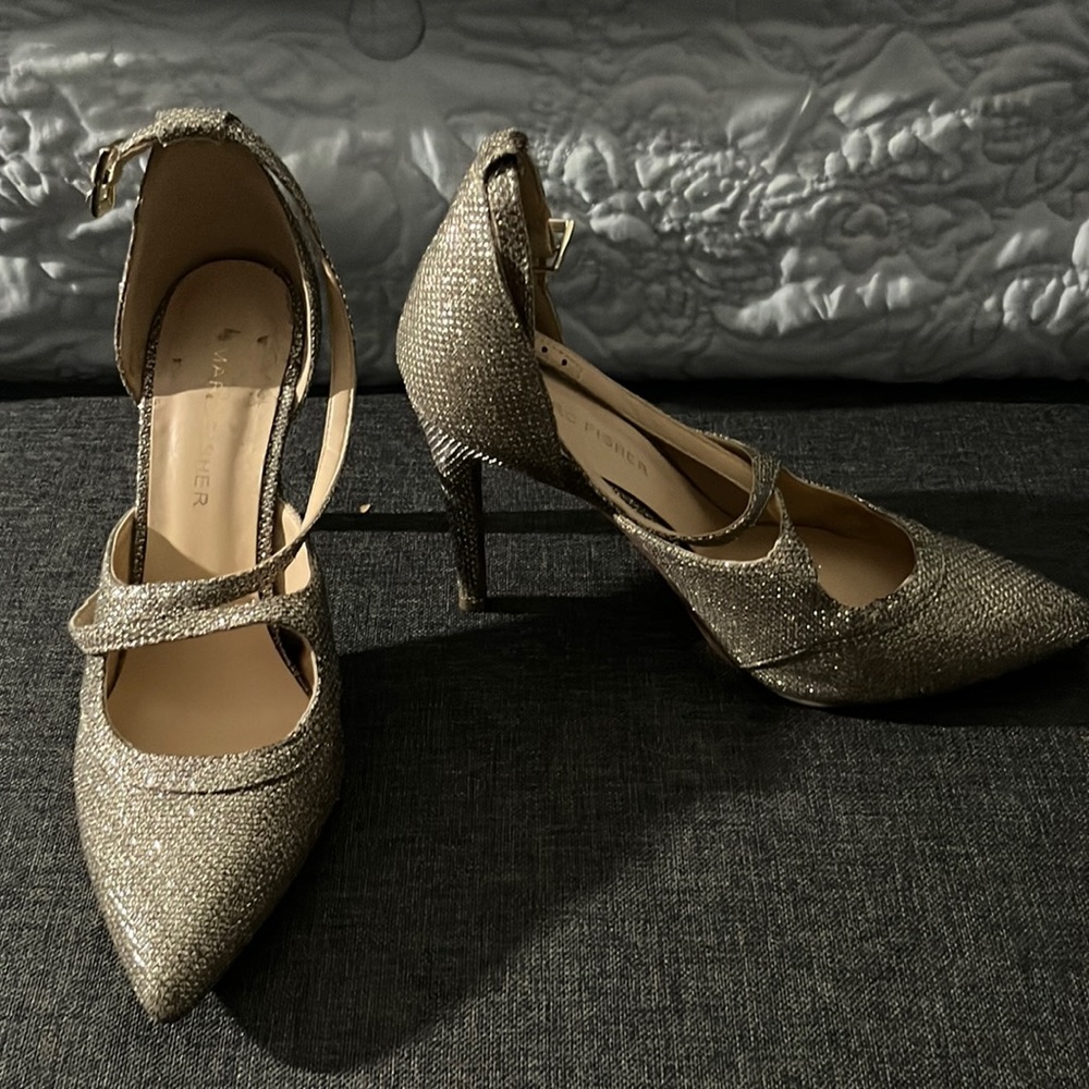 Gold, Marc fisher heels, size 6